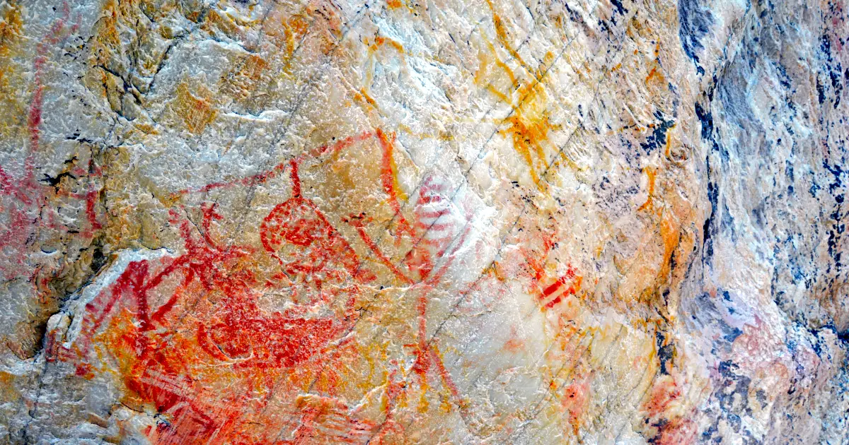 Foto de pintura rupestre no sítio Lapa da Dança do Sol.