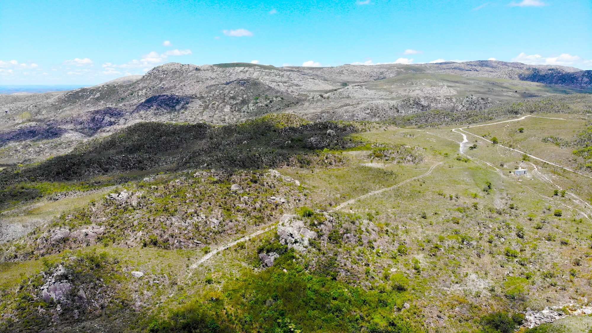Foto aérea da Gruta do Seichú em Minas Gerais.