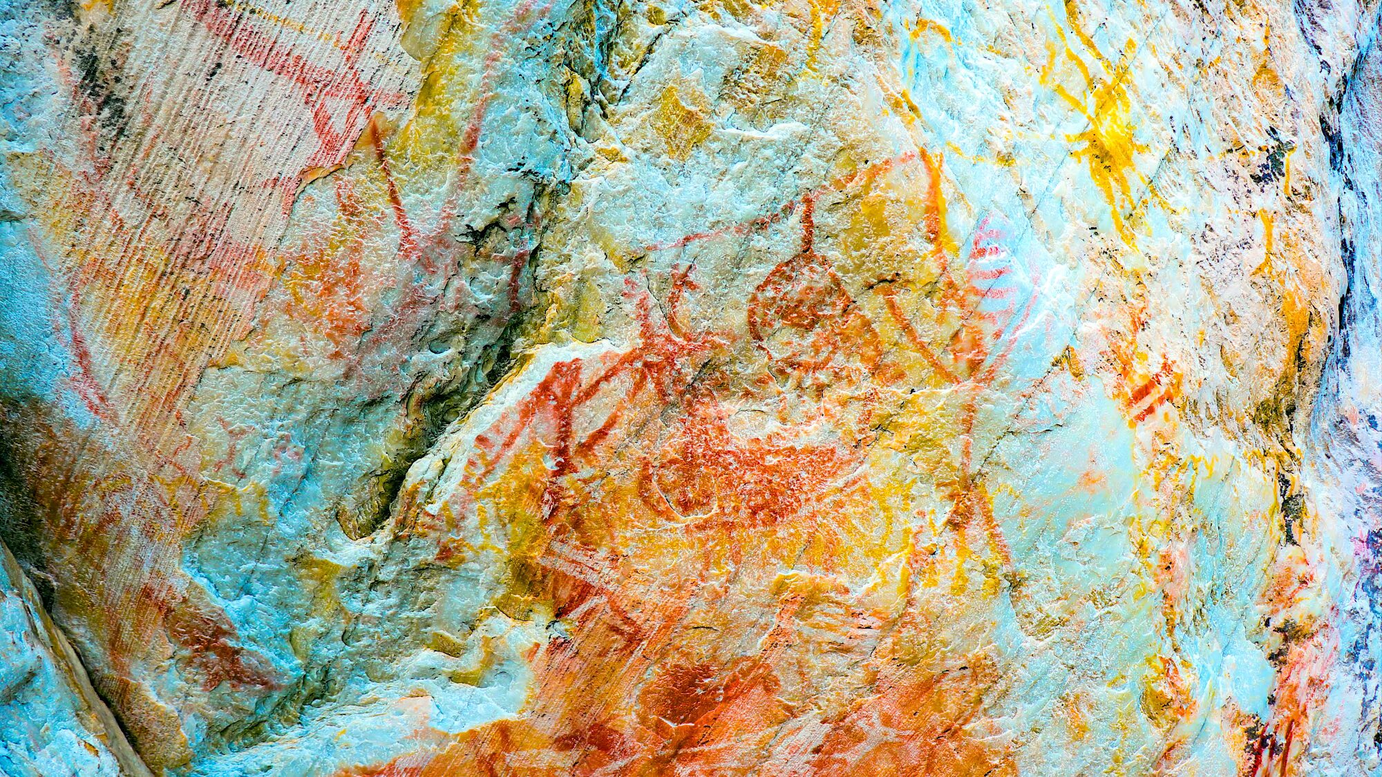 Foto de pinturas rupestres na Lapa da Dança do Sol em Minas Gerais.