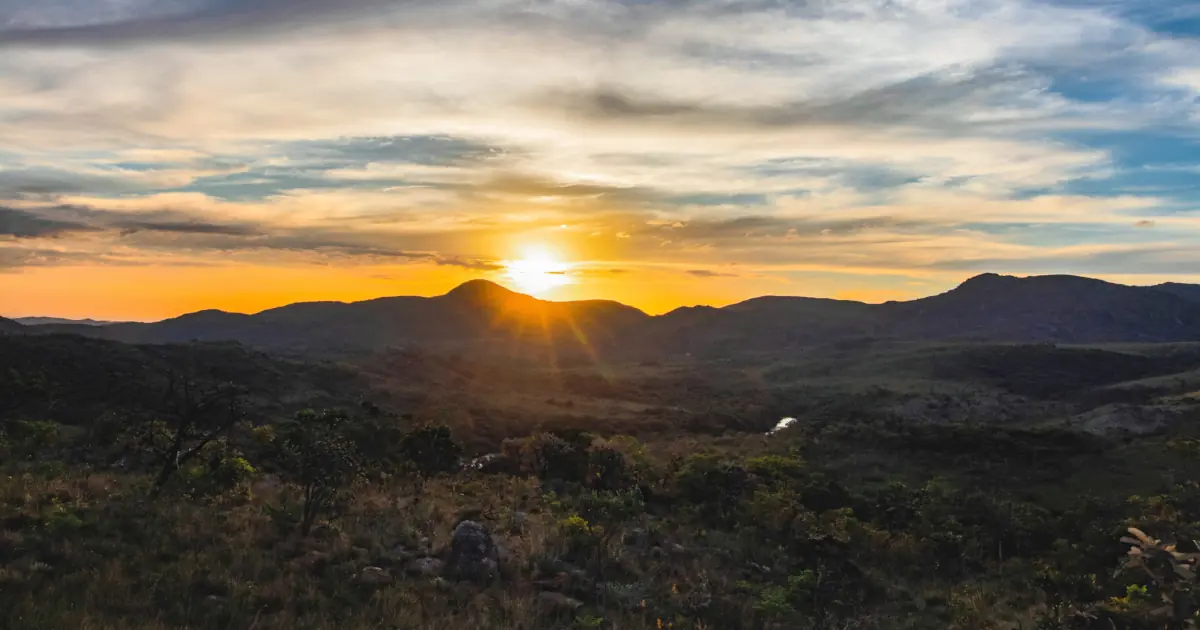 Foto do pôr do sol no Parque Pedra do Sol.